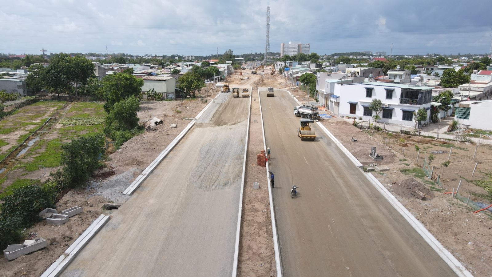 Thi công đường Hàng Điều