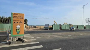 Bảo đảm tiến độ, an toàn lao động và người dân đi qua khu vực dự án.