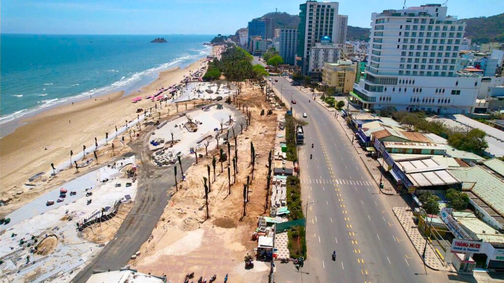 Dự án chỉnh trang trục đường Thùy Vân (Bãi Sau, Vũng Tàu) sẽ hoàn thành trước ngày 30/4/2025. Ảnh: Trà Ngân